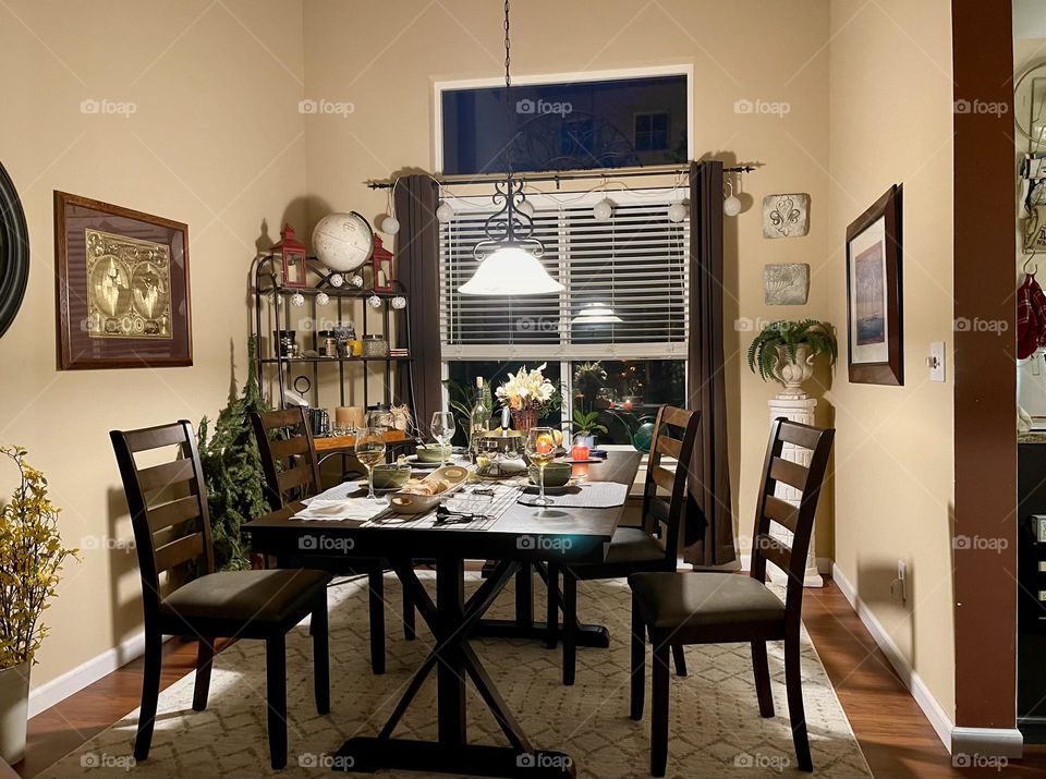 Dining room with table and chairs 