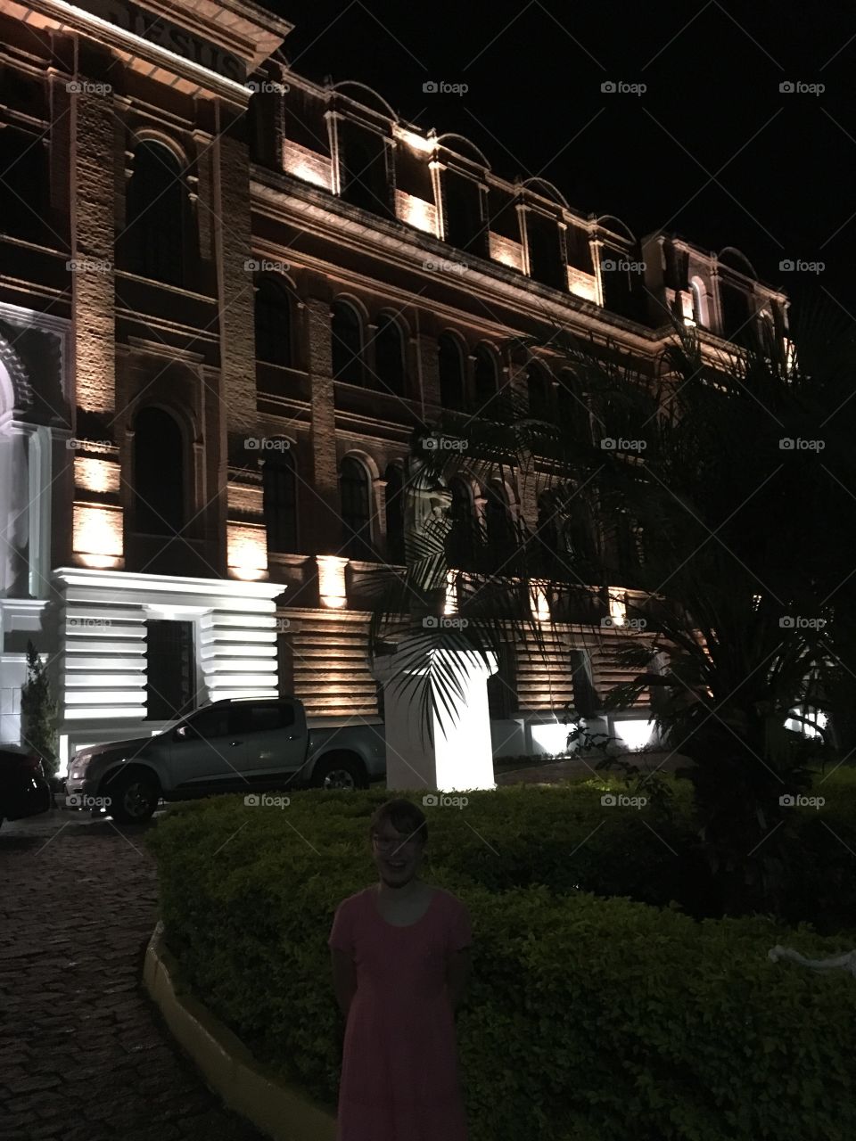 Vista noturna do Hotel - Pousada Bom Jesus (Aparecida). Aqui foi um seminário e se hospedou em 2013 o Papa Francisco, em visita ao Brasil. Lugar maravilhoso!