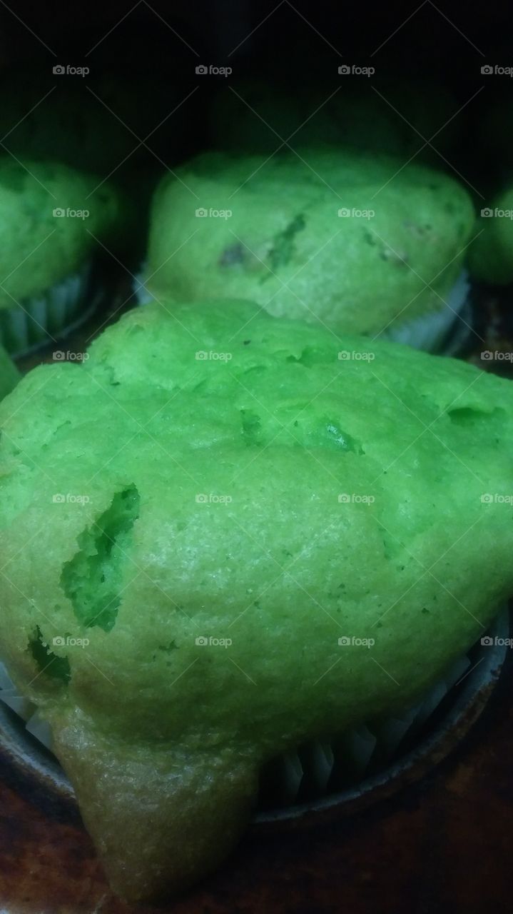 pistachio muffins