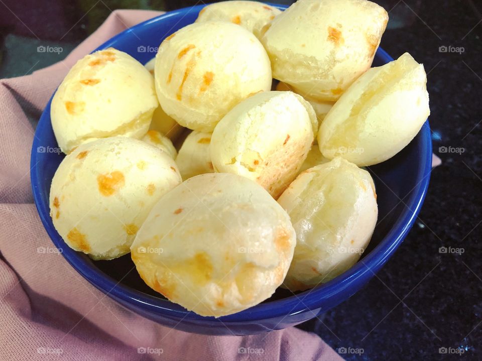 Cheese bread (pão de queijo)