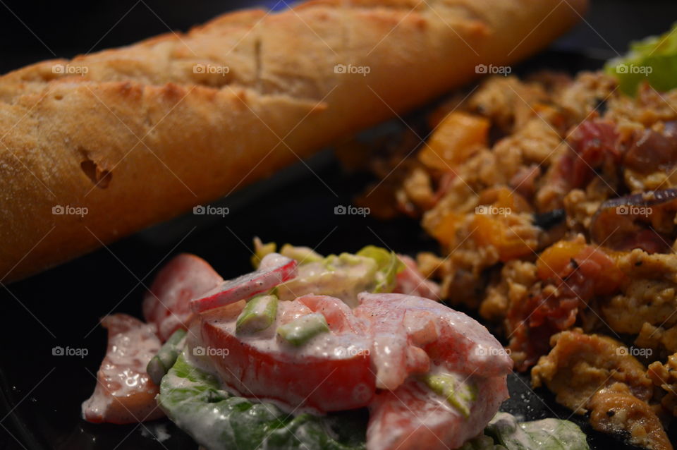 scrambled eggs with fresh salad and garlic bread