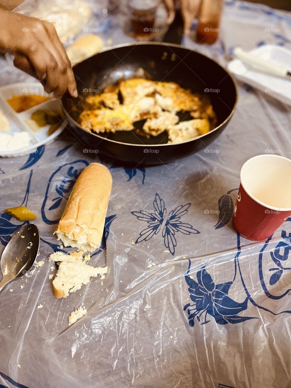 A simple and light dinner with my sister, eggs, tea and jam