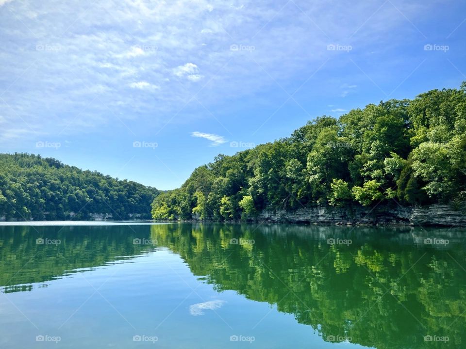 A stunningly gorgeous summer day out on the lake in Kentucky 