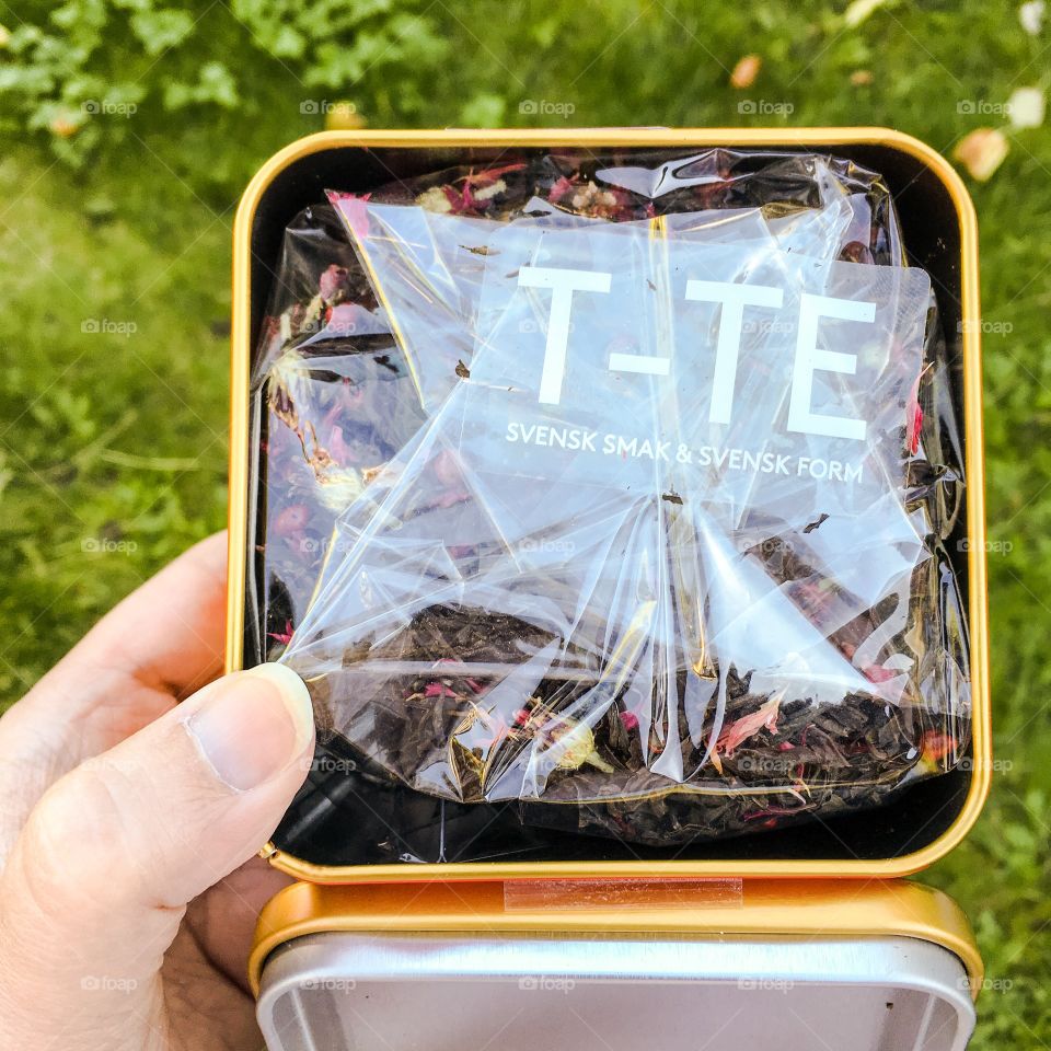 tea tin with tea