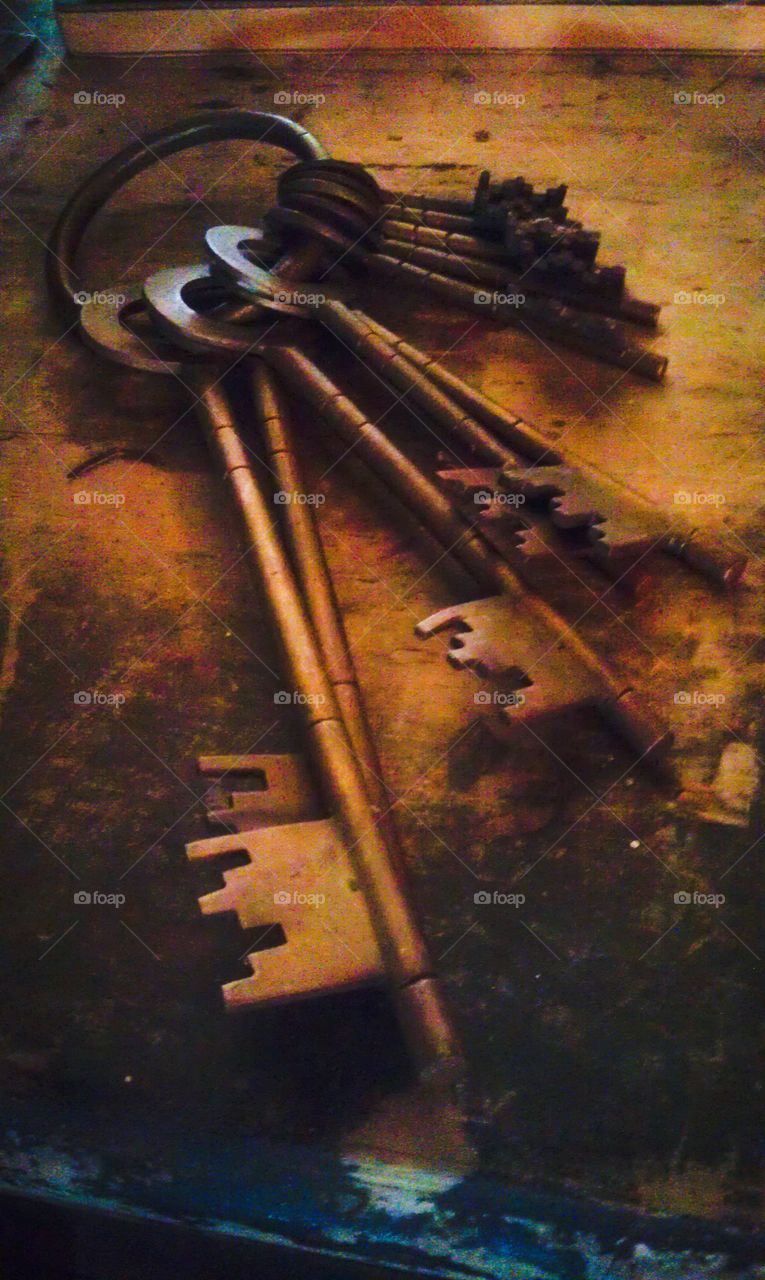 Keys to the Past. Keys to the Past, old skeleton keys