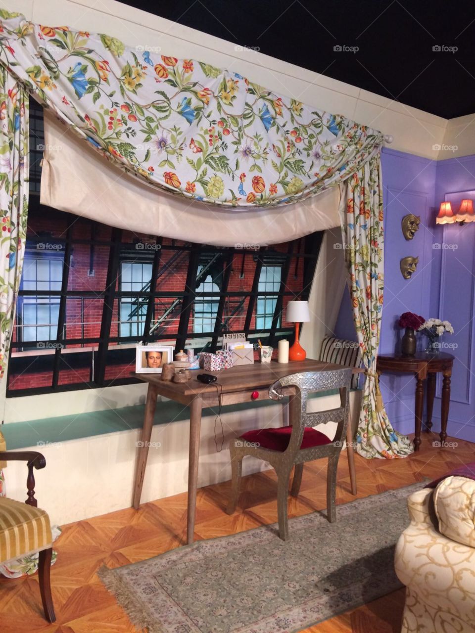 Picture of the set from tv show friends of Monica’s apartment 