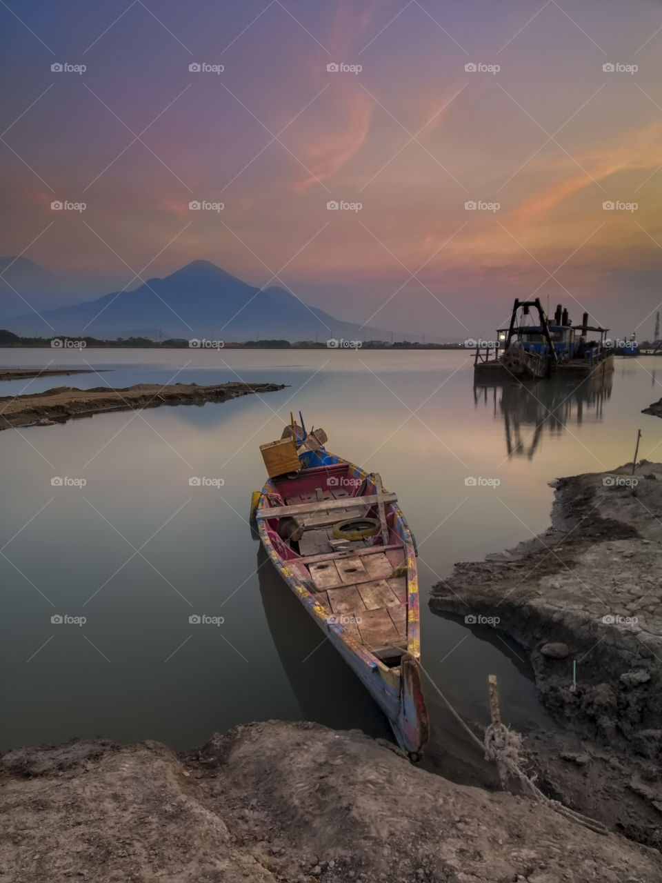 boat during sunset in lapindo lake