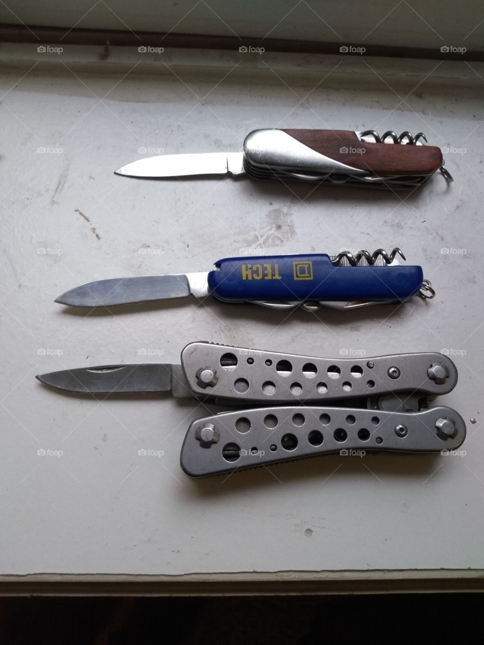Array of knifes