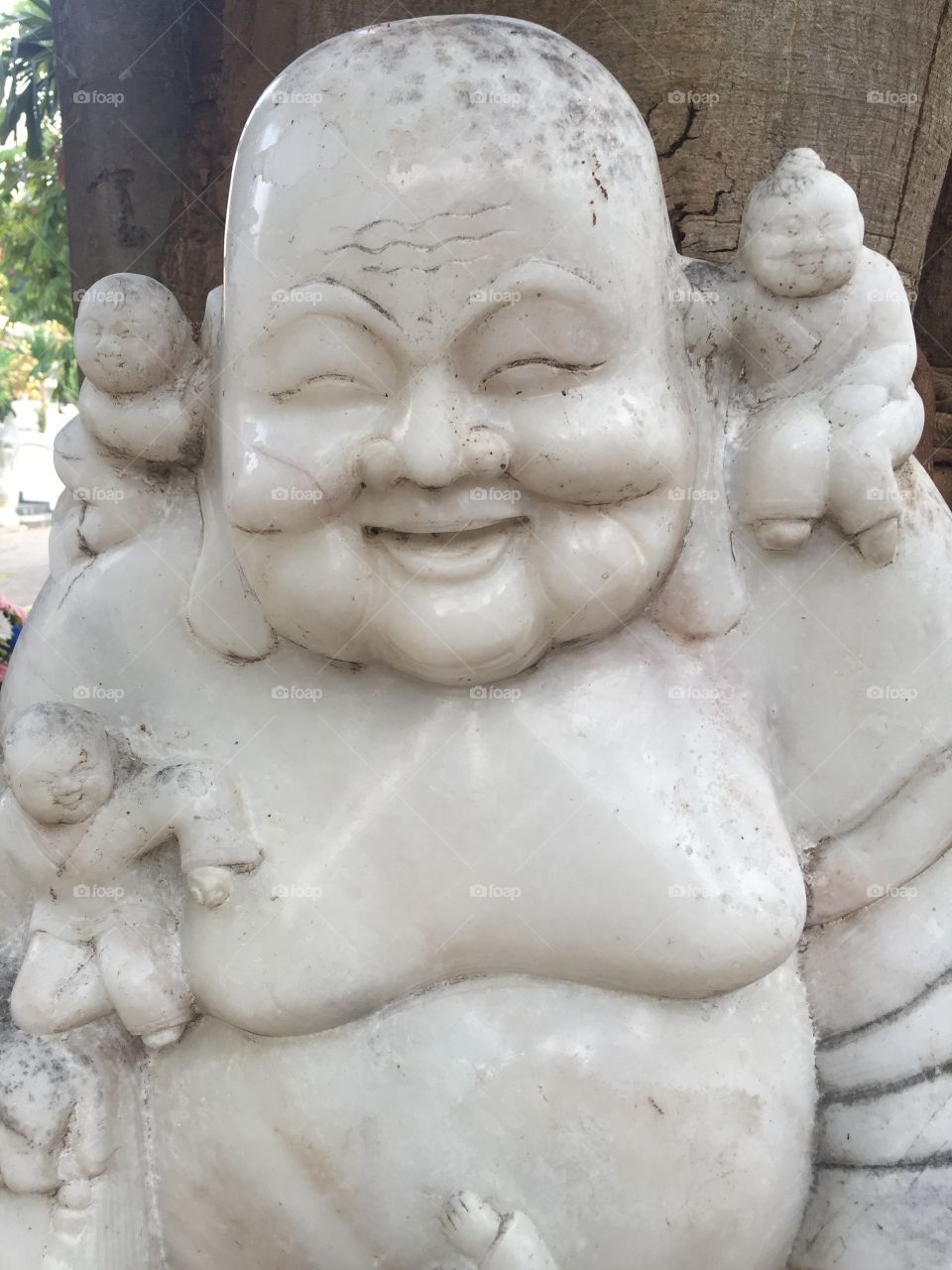 Smile statue 