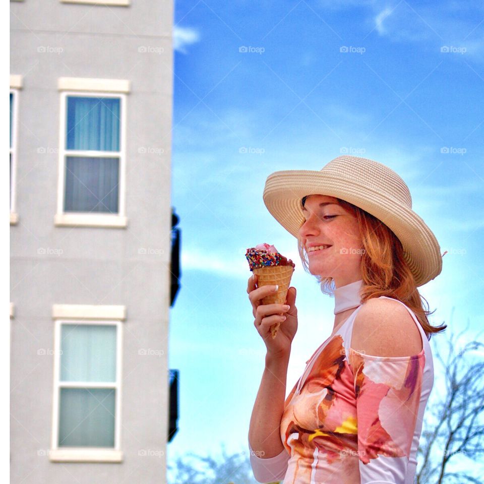 Enjoying urban life and Icecream 🍦