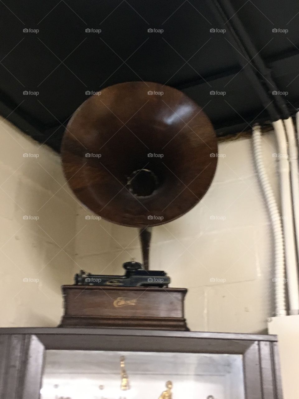 The last picture from Cane Hills museum an old time record player called the phonograph.