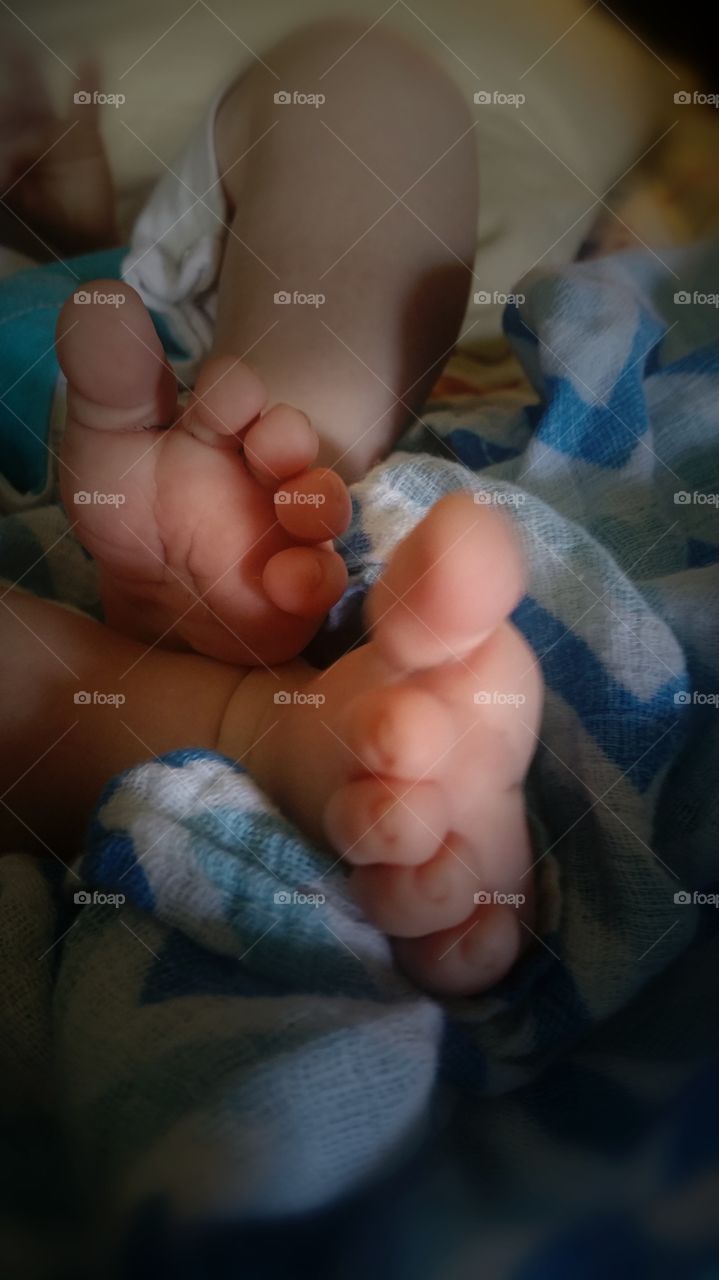 Love for baby feet. I just can't get enough of baby feet😊