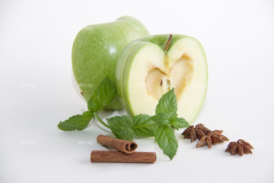 Green apple, mint leaf,  cinnamon