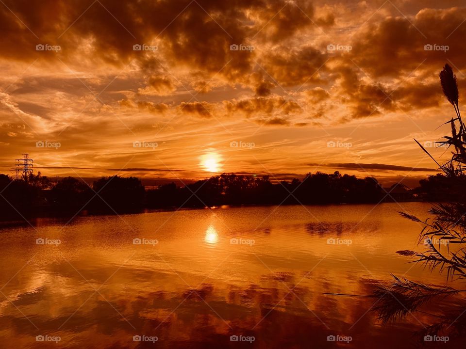 What a crazy day for Sunsets,The sky’s above were an awkward colour this evening. But managed to get some good Pics. 