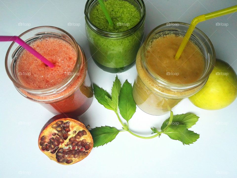 Fresh fruit and vegetable juices