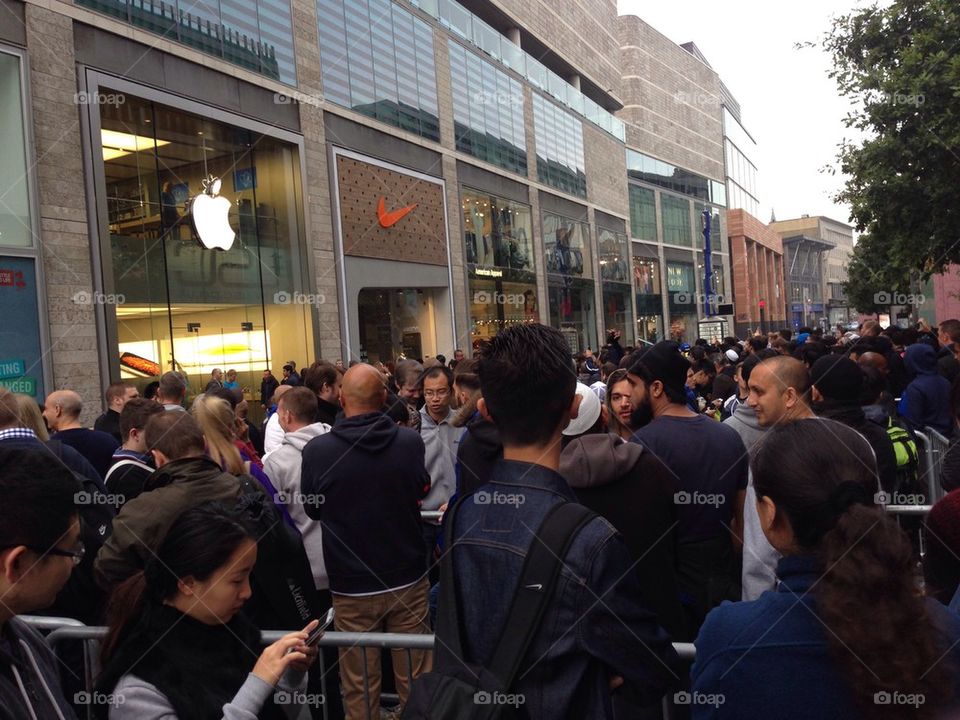 8:00 outside the apple store in Liverpool, UK on 19 September 