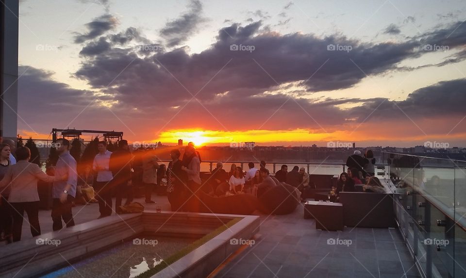 Sunset in New York at the top roof bar 'The Press Lounge'