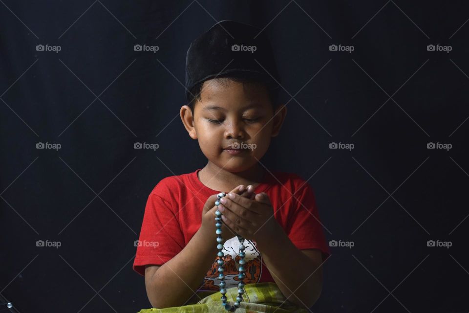 A child is praying