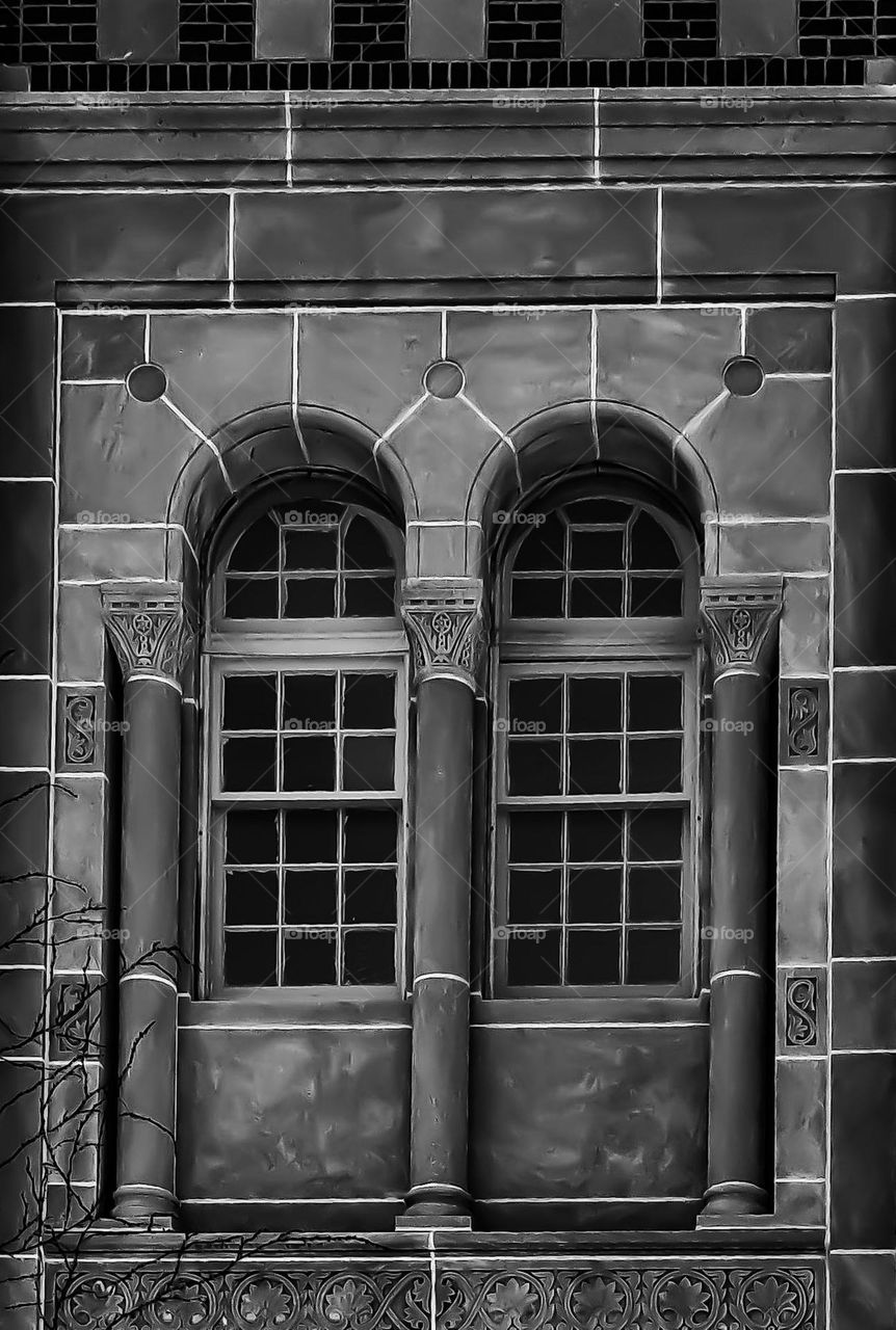 Old and beautiful architectural windows and facades.
Janelas e fachadas arquitetônicas antigas e belas.