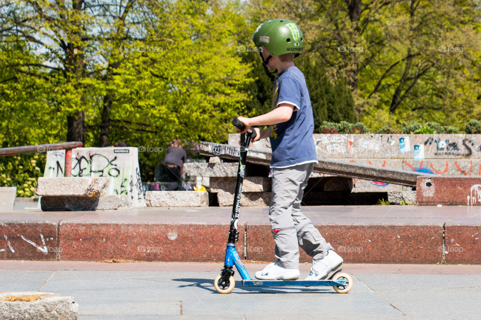 Kid at skatepark 