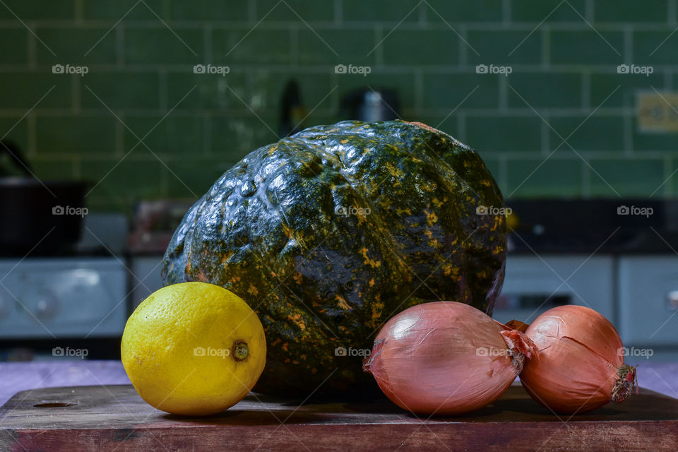 it's a picture of a squash, onions and a lemon