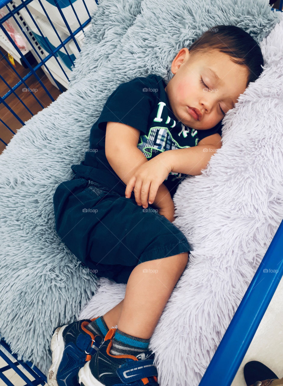 Toddler sleeping in a shopping cart