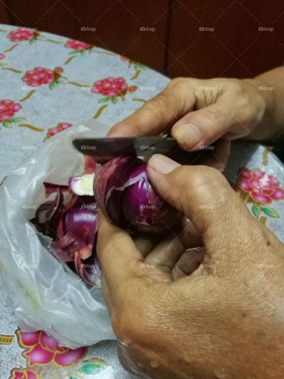 Peeling fresh onion