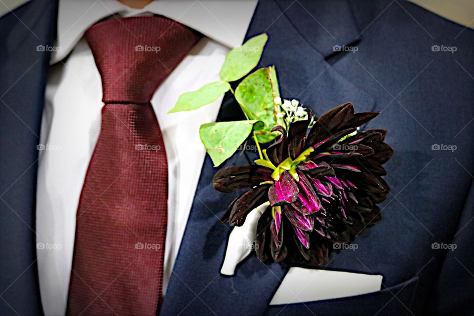 The groom's flower and tie!
