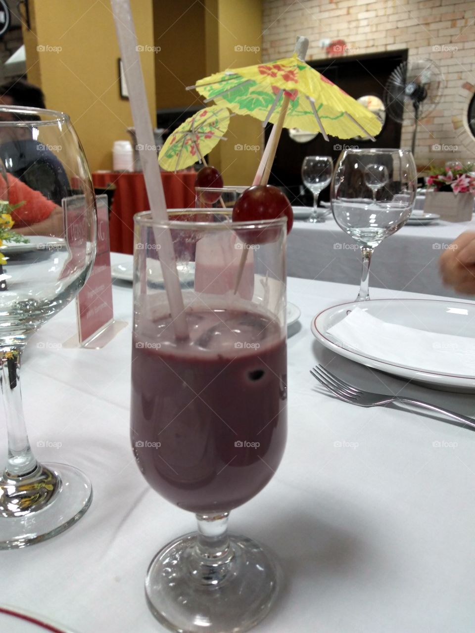 Coquetel de uva em restaurante; grape cocktail in restaurant.