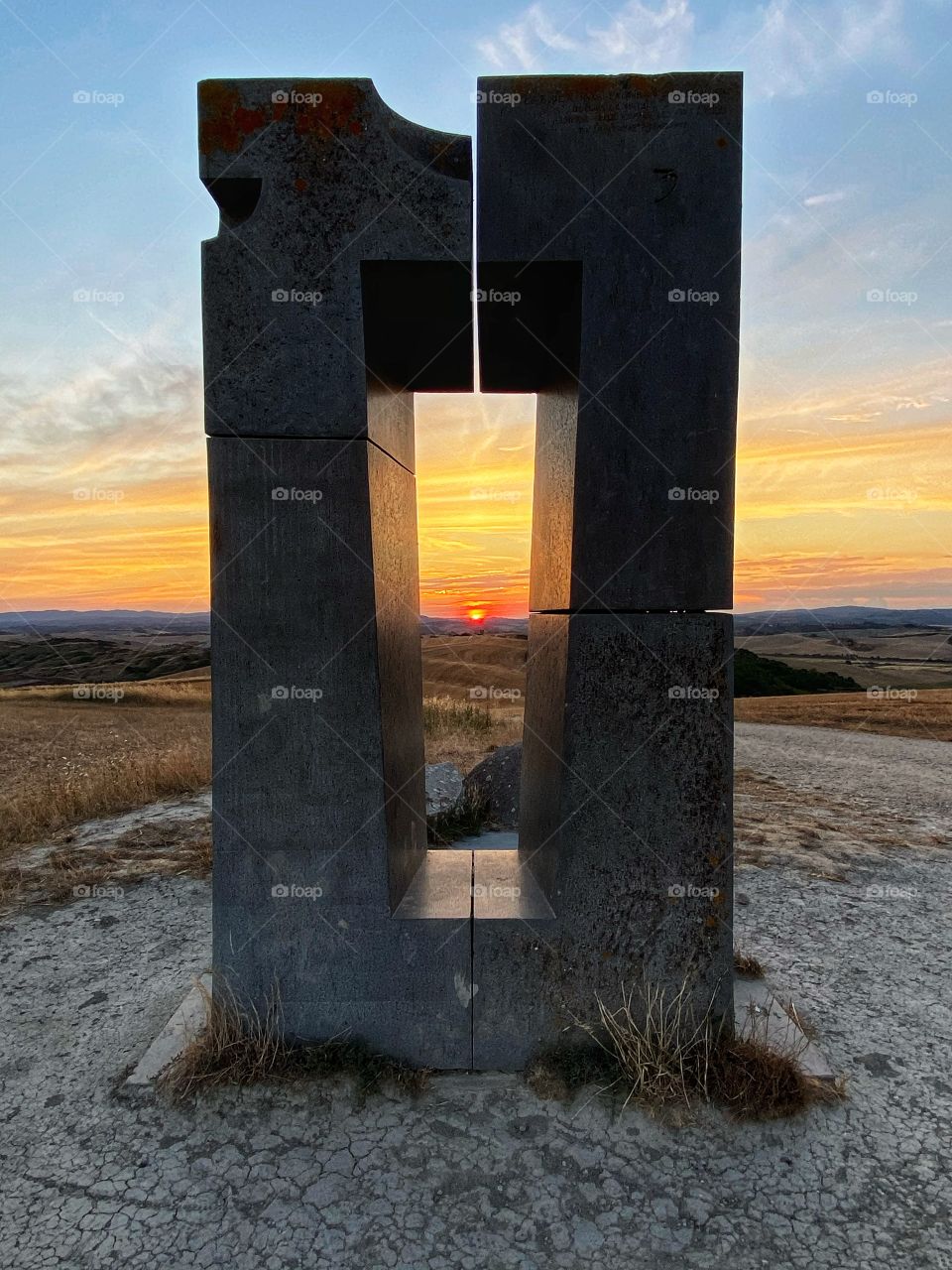 Site Transitoire: open air art sculpture to frame sunset 