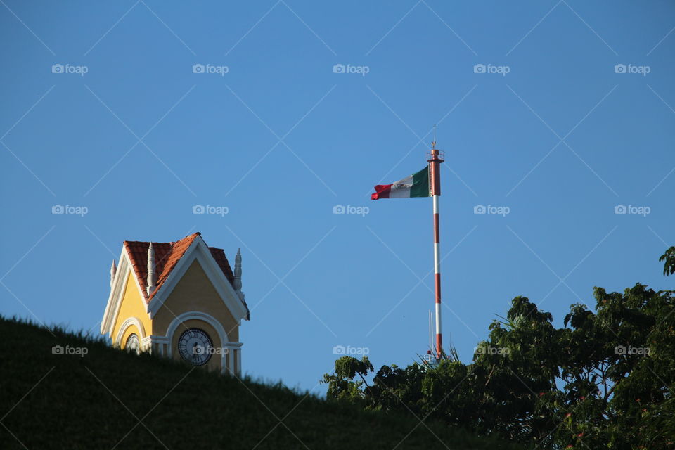 México flag near clock