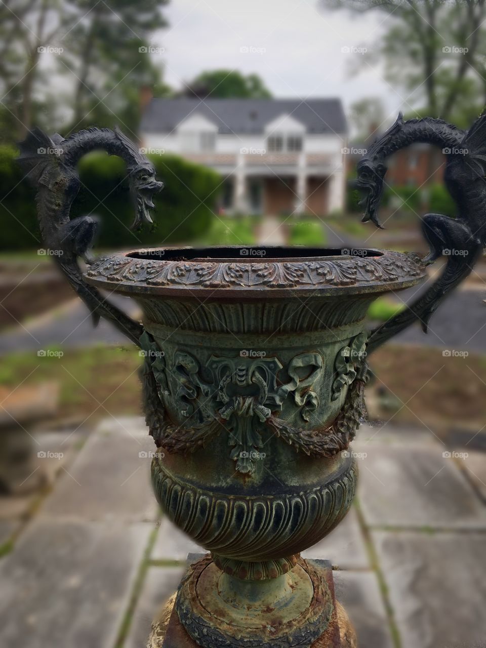 Garden urn 
