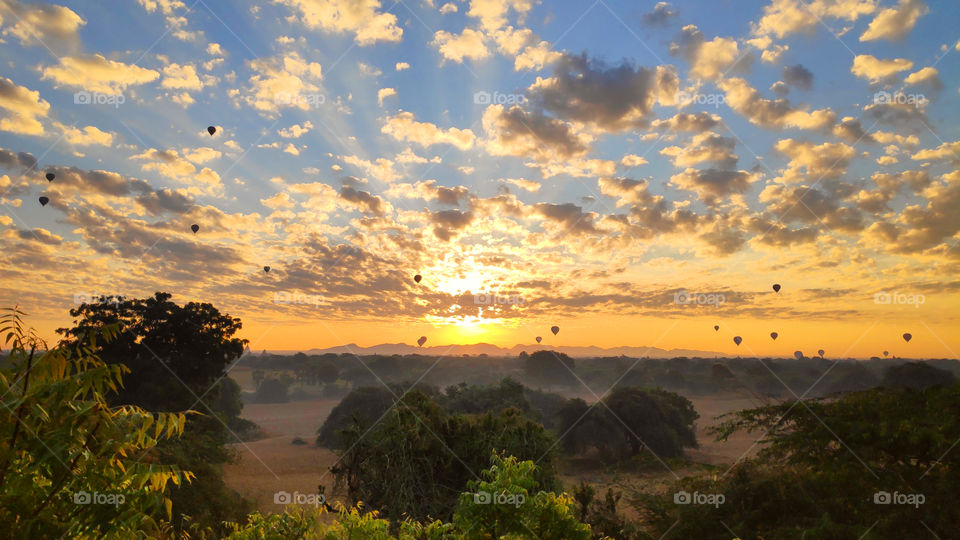 Foggy morning and colorful sunrise expressing the character of fulfillment, when energy and passion are shared, combined with the human perseverance to reach the air, then this Asian landscape gets a different mood!🌞