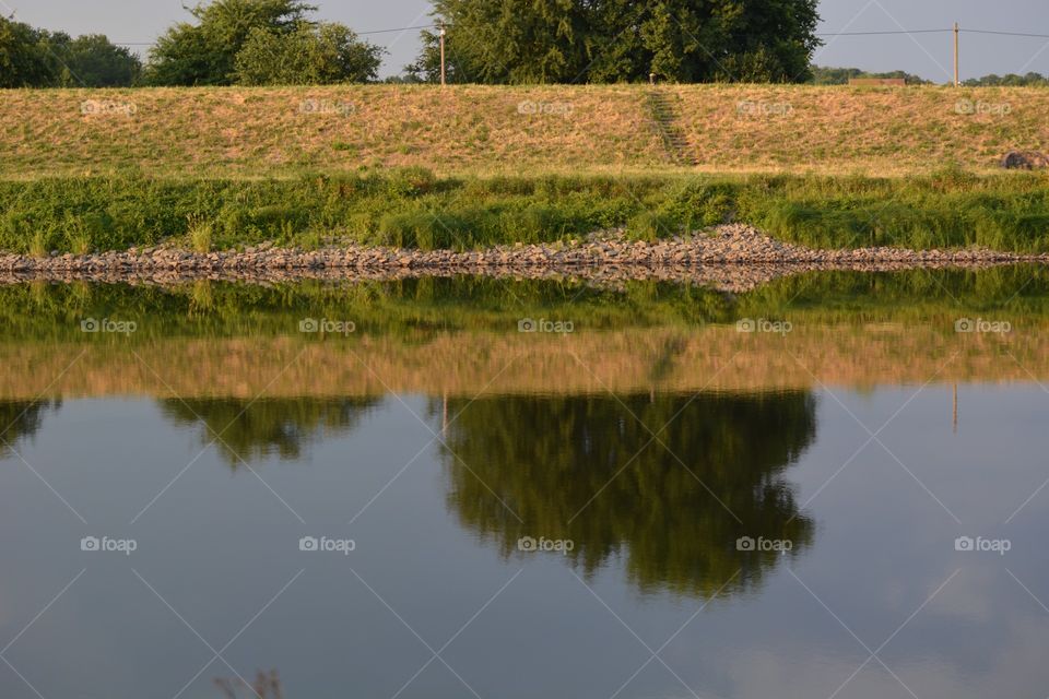 Spiegelung im Elbe-Havel-Kanal 