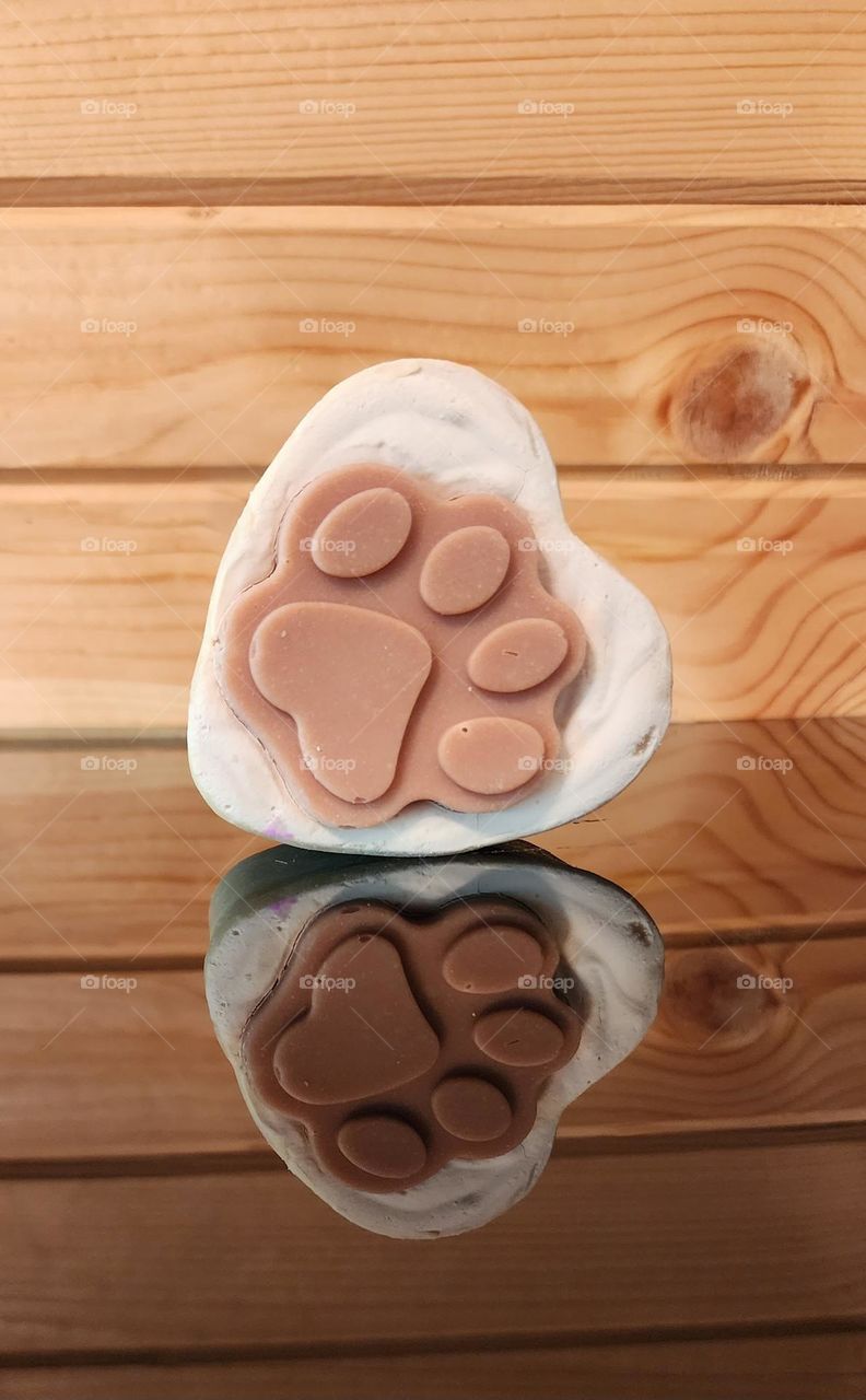 Paw heart with reflection (dark brown)