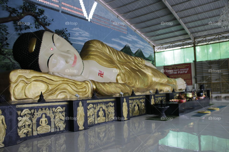 sleeping buddha temple