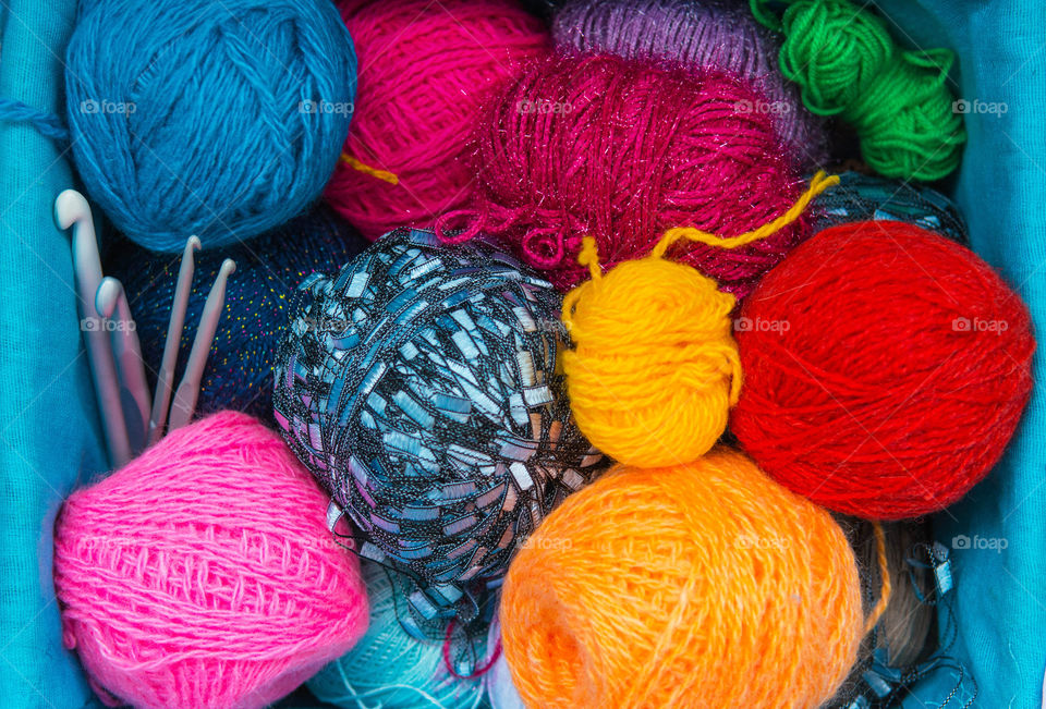 Different types of woolen balls