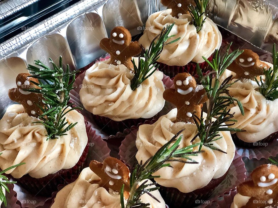 Foap Mission Sugar! Christmas Cupcakes With Gingerbread Men!