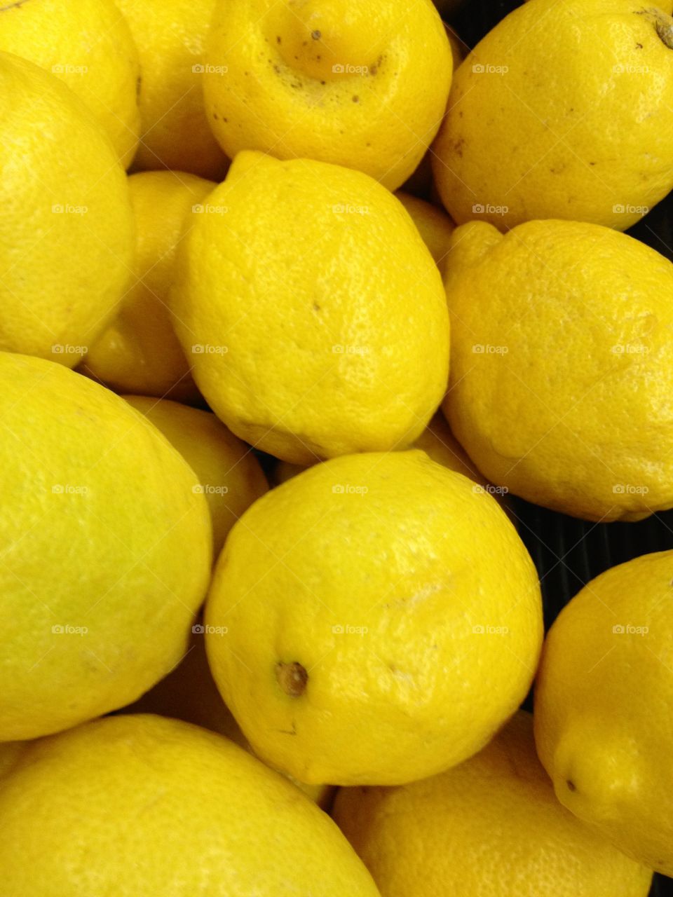 LEMONS, YELLOW, LOTS OF THEM

They looked so good at the grocery store I had to take this pic.