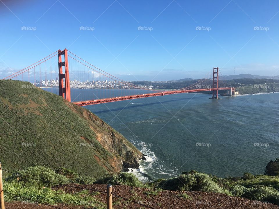 Golden Gate Bridge on a clear sunny day