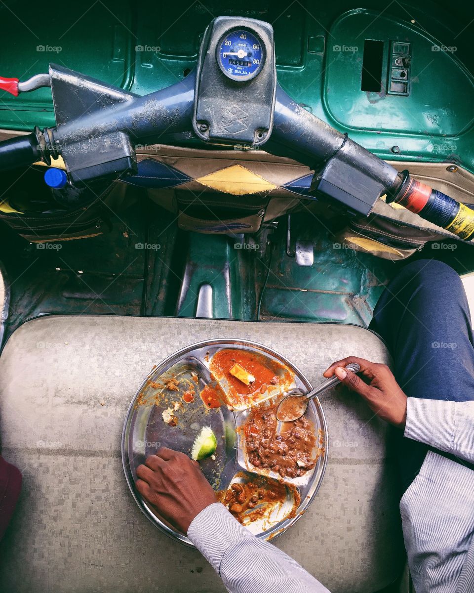 Eating curry with a TukTuk driver
