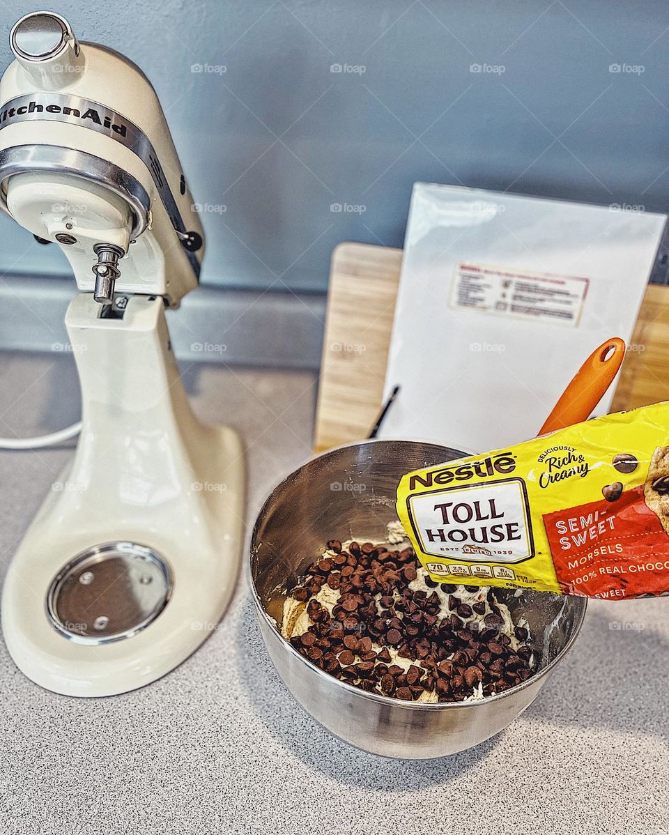Baking homemade chocolate chip cookies, making Nestle Toll House chocolate chip cookies, mommy and toddler make cookies together, using a Kitchen Aid mixer to make chocolate chip cookies, baking at home, making memories in the kitchen