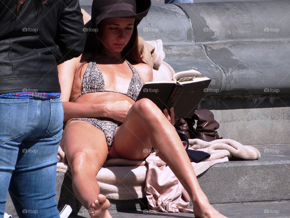 Sun bath at Square in New York