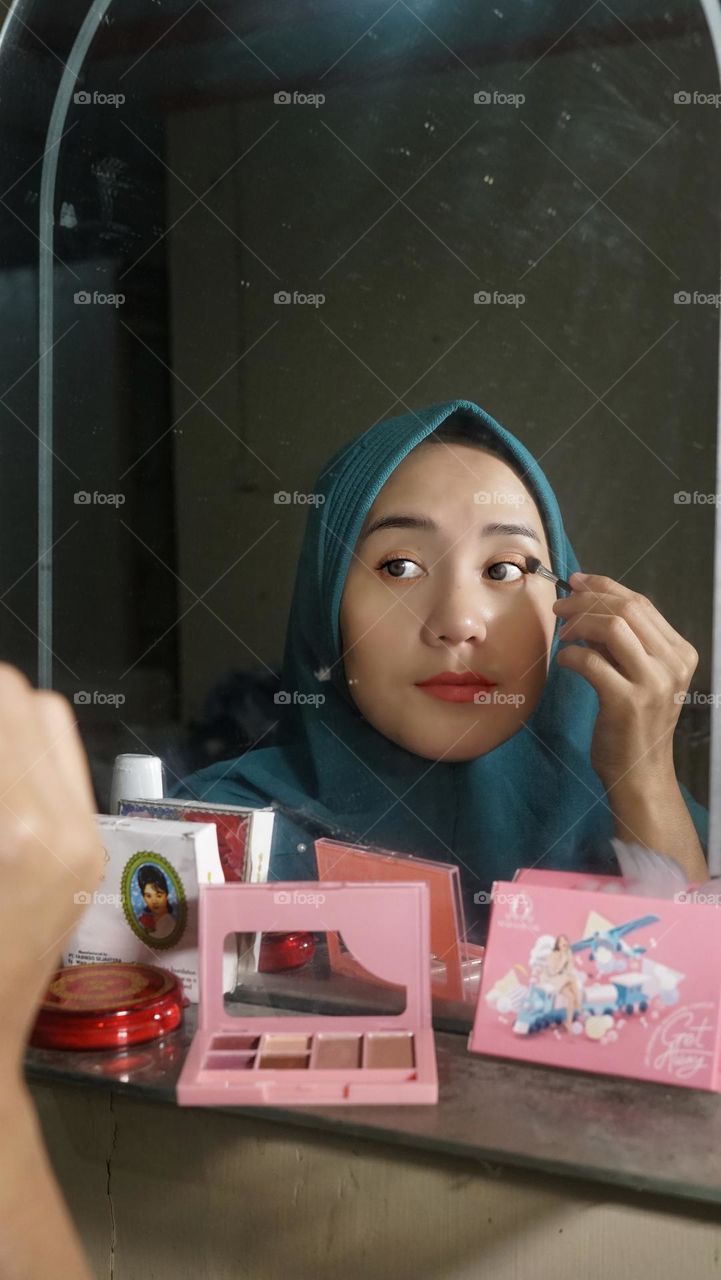 by using simple and minimalist makeup makes me more confident