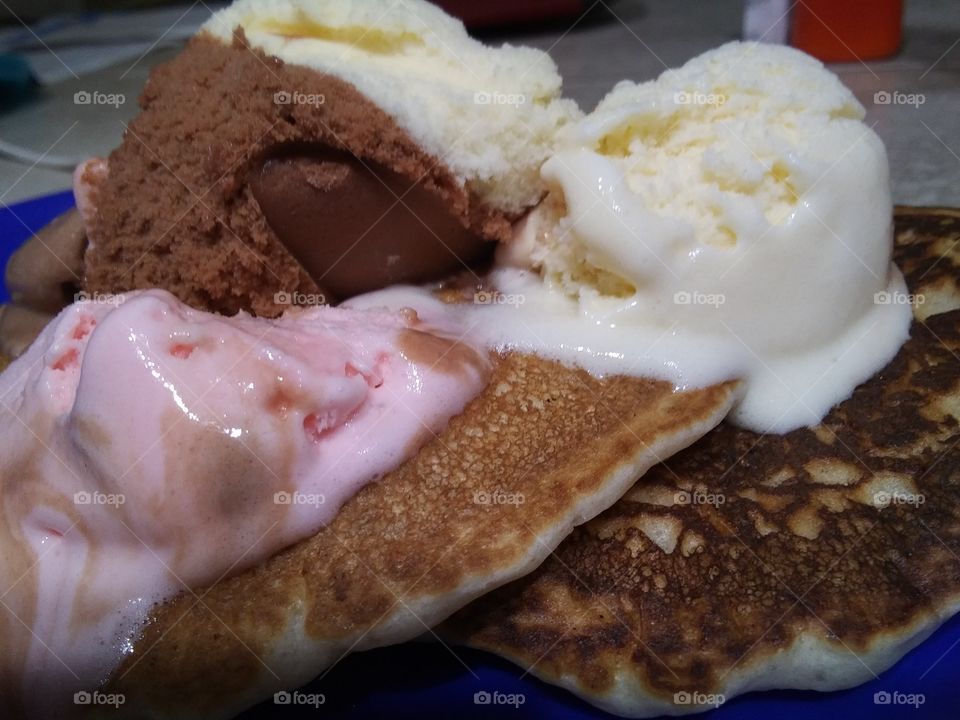 Pancakes with Icecream on Top
