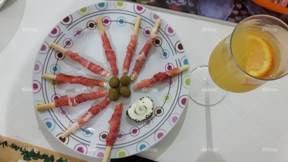 Snacking before dinner